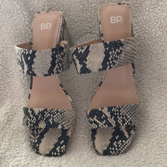 Ladies Faux Snake Skin print pleather, these shoes I never wore these gems 👡 - Picture 3 of 6